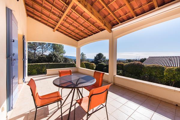 DSC_9159 terras met uitzicht villa Provence.jpg